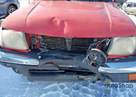 1999 Toyota Tacoma из США, поврежденный, VIN 4TAWN72N2XZ518657